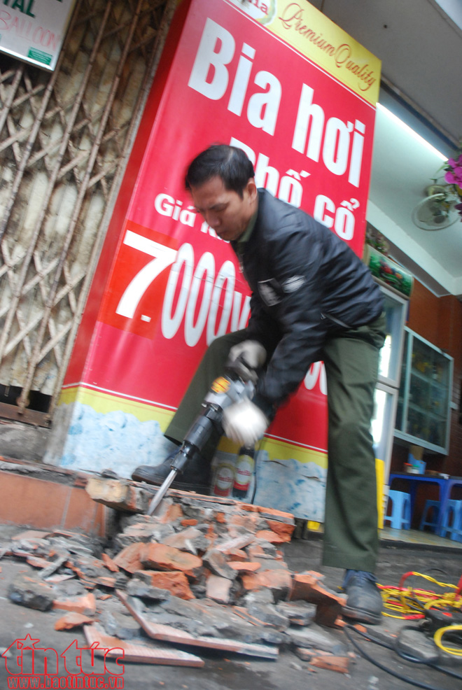 Hình ảnh Hà Nội ngày đầu ra quân xử lý vi phạm vỉa hè ảnh 10